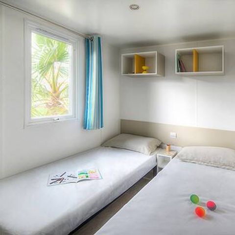 Stacaravan 6 personen - Ultiem | 3 slaapkamers | 6 pers | Verhoogd terras | Jacuzzi | 2 badkamers | Airconditioning | TV