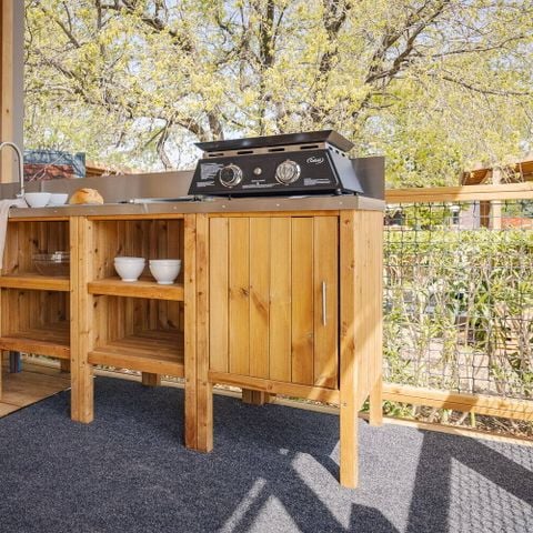 Stacaravan 6 personen - Mobile-home | Premium | 3 slaapkamers | 6 pers | Verhoogd terras | Buitenkeuken | 1 badkamer | Airconditioning | TV