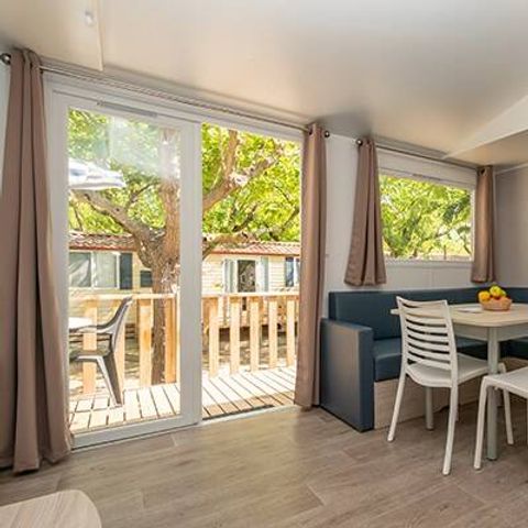 Stacaravan 6 personen - Stacaravan | Premium | 3 slaapkamers | 6 pers | Terras Lounge | Airconditioning | TV