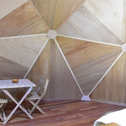 Accommodatie 2 personen - Geodetische koepel in Le Calme omgeven door bossen
