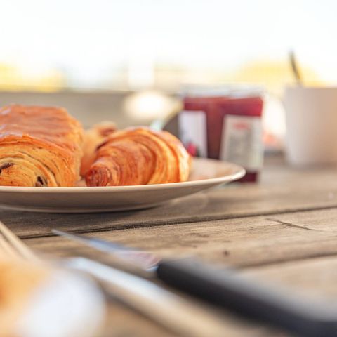 Stacaravan 6 personen - Comfort | 3 slaapkamers | 6 pers | Verhoogd terras | TV