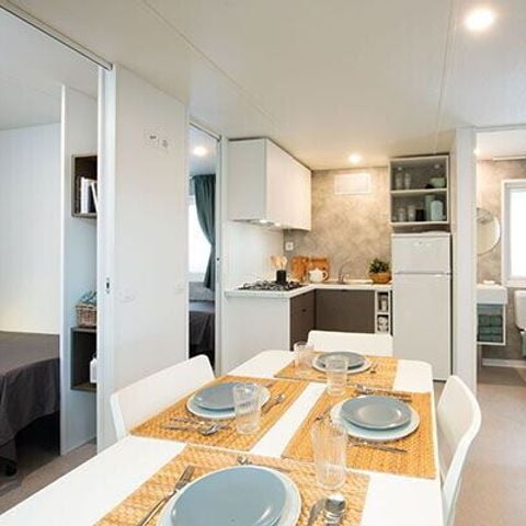 Stacaravan 4 personen - Mobile-home | Premium Azure | 2 slaapkamers | 4 pers. | Verhoogd terras | Airconditioning.