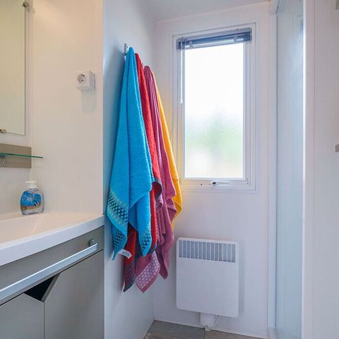 Stacaravan 4 personen - Stacaravan | Comfort XL | 2 slaapkamers | 4 pers | Verhoogd terras | 2 badkamers | Airconditioning | TV