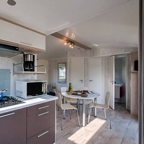 Stacaravan 4 personen - Comfort | 2 Slaapkamers | 4 Pers. | Overdekt verhoogd terras | TV