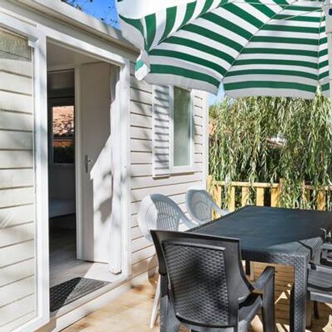 Stacaravan 4 personen - Comfort | 2 Slaapkamers | 4 Pers. | Terras met lift, niet overdekt