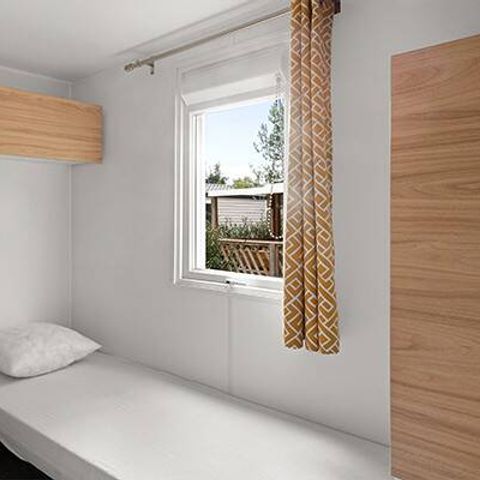 Stacaravan 6 personen - Comfort | 3 slaapkamers | 6 pers | Verhoogd terras | Airconditioning | TV