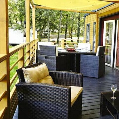 Stacaravan 6 personen - Ultiem | 3 slaapkamers | 6 pers | Verhoogd terras | 1 badkamer | Airconditioning
