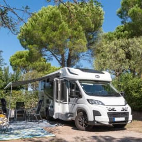 STAANPLAATS - Camping-Carplaats ** (in het Frans)