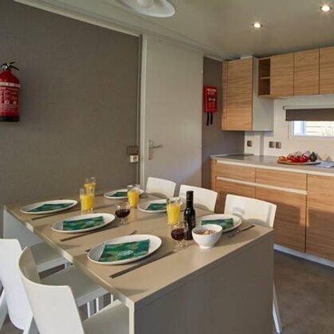Stacaravan 6 personen - Premium | 3 slaapkamers | 6 pers | Verhoogd terras | 1 badkamer | Airconditioning
