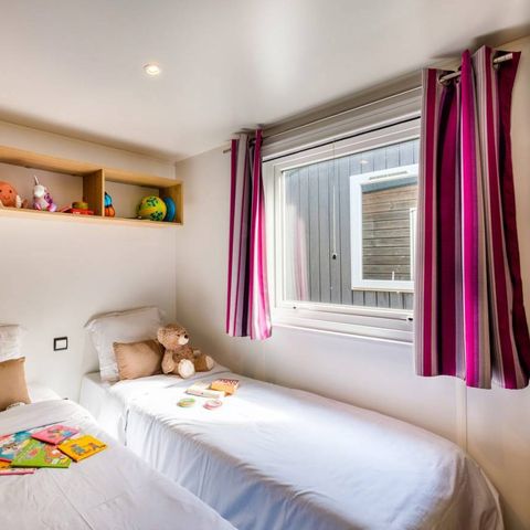 Stacaravan 4 personen - Comfort | 2 slaapkamers | 4 pers | Verhoogd terras | 2 badkamers | Airconditioning | TV