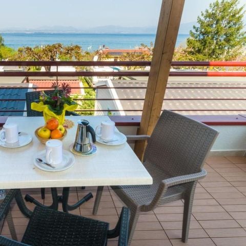 APPARTEMENT 2 personen - superior tweekamerappartement met uitzicht op het meer