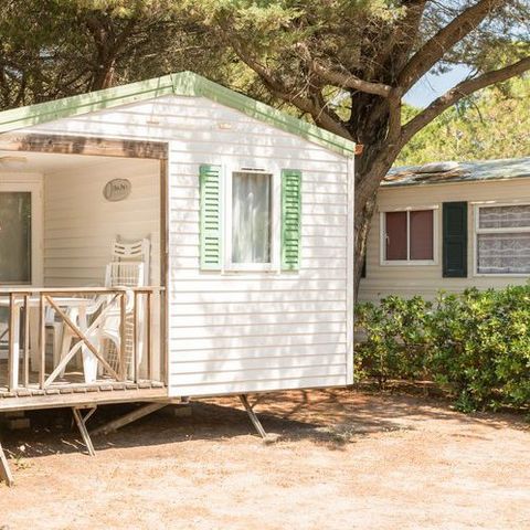Stacaravan 4 personen - Klassiek XL | 2 slaapkamers | 4 pers. | Eenpersoons terras | TV