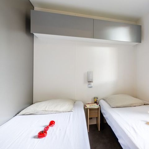 Stacaravan 4 personen - Klassiek XL | 2 slaapkamers | 4 pers. | Verhoogd terras