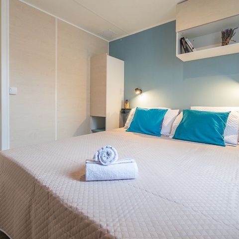 Stacaravan 4 personen - Klassiek XL | 2 slaapkamers | 4 pers. | Verhoogd terras