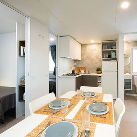 Stacaravan 6 personen - Comfort | 3 Slaapkamers | 6 Pers | Verhoogd terras | Airconditioning | TV