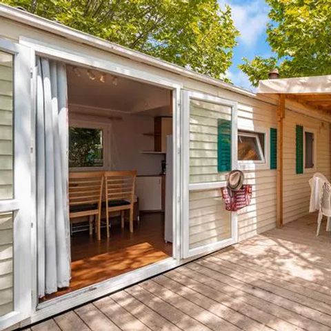 Stacaravan 6 personen - Klassiek | 2 Slaapkamers | 4/6 Pers. | Verhoogd terras | Airconditioning.