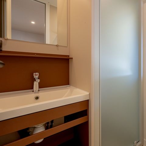 Stacaravan 4 personen - Mobile-home | Comfort | 2 Slaapkamers | 4 Pers. | Verhoogd terras | Airconditioning.