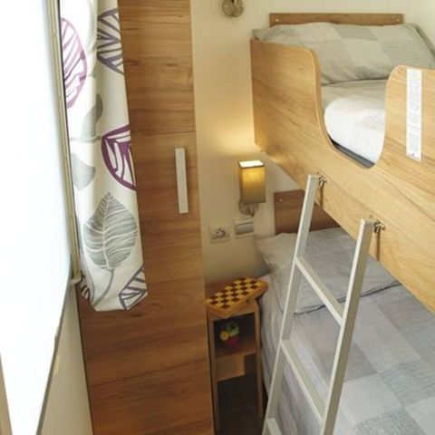 Stacaravan 8 personen - Premium | 3 slaapkamers | 6-8 slaapplaatsen | Halfoverdekt terras | 1 badkamer | Airconditioning