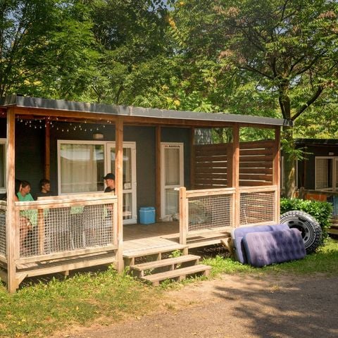 Stacaravan 6 personen - Comfort | 3 Slaapkamers | 6 Pers. |* Verhoogd terras | *1 Badkamer | Air-con.