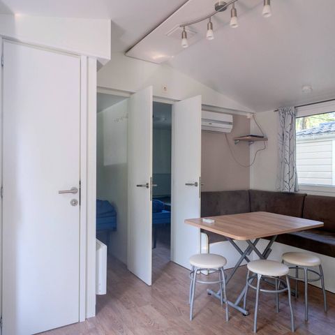 Stacaravan 6 personen - Comfort | 3 Slaapkamers | 6 Pers. |* Verhoogd terras | *1 Badkamer | Air-con.