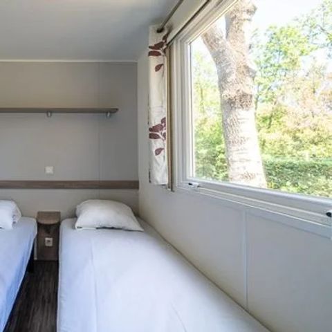 Stacaravan 6 personen - Comfort | 2 Slaapkamers | 4/6 Pers. | *Verhoogd terras* | 1 Badkamer | Airconditioning.
