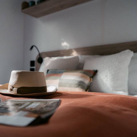 Stacaravan 4 personen - Premium | 2 slaapkamers | 4 slaapplaatsen | Lounge terras | 1 badkamer | Airconditioning