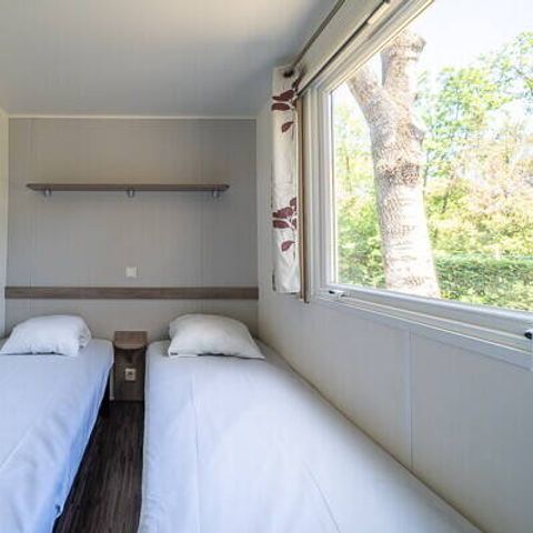 Stacaravan 6 personen - Klassiek | 2 Slaapkamers | 6 Pers | Verhoogd terras | 1 Badkamer | Airconditioning