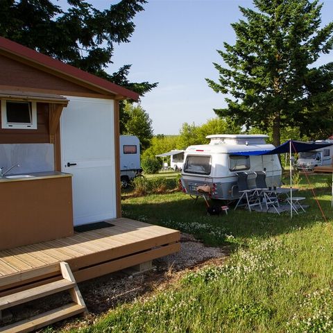 STAANPLAATS - Grand Confort kampeerplaats met privé sanitair