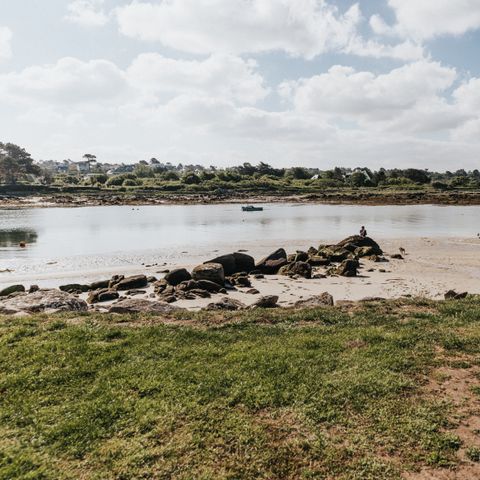 STAANPLAATS - Grote locatie aan het water