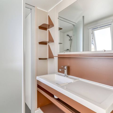 Stacaravan 6 personen - Mobile-home | Premium | 3 slaapkamers | 6 pers | Verhoogd terras | 2 badkamers | Airconditioning | TV