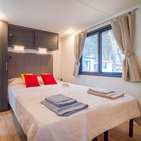 Stacaravan 6 personen - Premium | 3 Slaapkamers | 6 Pers | Verhoogd terras | Airconditioning | TV