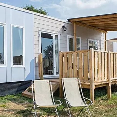 Stacaravan 6 personen - Comfort | 2 slaapkamers | 4-6 slaapplaatsen | Halfoverdekt terras | 1 badkamer | Airconditioning