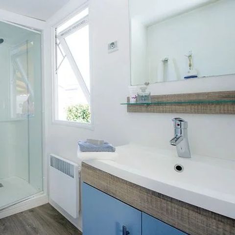 Stacaravan 6 personen - Classic XL | 2 slaapkamers | 4/6 pers. | Verhoogd terras | Airconditioning.