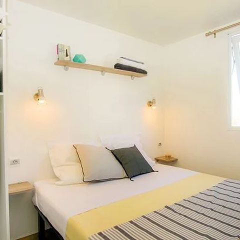 Stacaravan 6 personen - Classic XL | 2 slaapkamers | 4/6 pers. | Verhoogd terras | Airconditioning.