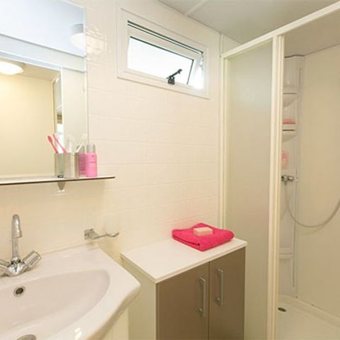 Stacaravan 6 personen - Klassiek | 3 Slaapkamers | 4/6 Pers. | Verhoogd terras | Airconditioning.