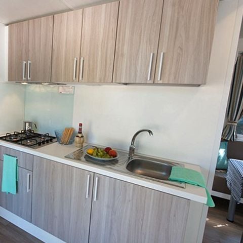 Stacaravan 6 personen - Classic | 3 slaapkamers | 6 personen | Verhoogd, onoverdekt terras | 1 badkamer | Airco