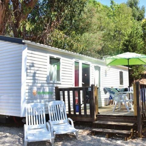 Stacaravan 6 personen - Classic | 3 slaapkamers | 6 personen | Verhoogd, onoverdekt terras | 1 badkamer | Airco