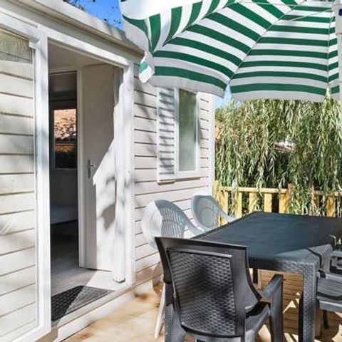 Stacaravan 4 personen - Comfort | 2 Slaapkamers | 4 Pers. | Terras, verhoogd, niet overdekt | Airconditioning