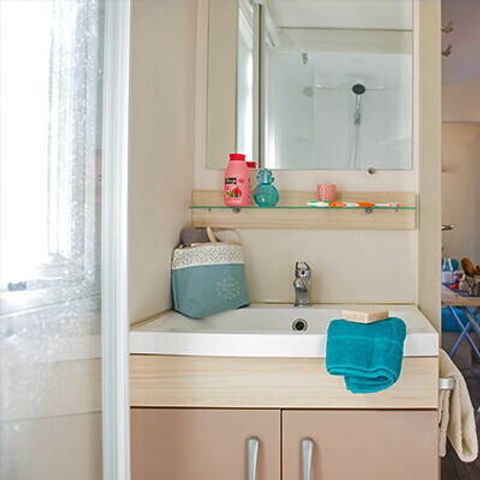Stacaravan 6 personen - Comfort | 2 slaapkamers | 4/6 pers. | Niet overdekt verhoogd terras | 2 badkamers | Airconditioning