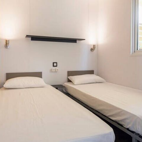 Stacaravan 4 personen - Comfort | 2 slaapkamers | 4 pers | Verhoogd terras | 2 badkamers | Airconditioning