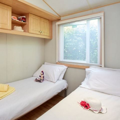 Stacaravan 6 personen - Klassiek | 3 slaapkamers | 6 pers | Verhoogd terras | Airconditioning | TV