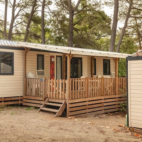 Stacaravan 8 personen - Stacaravan | Premium | 4 slaapkamers | 8 Pers | Terras Lounge | 2 badkamers | Airconditioning | TV