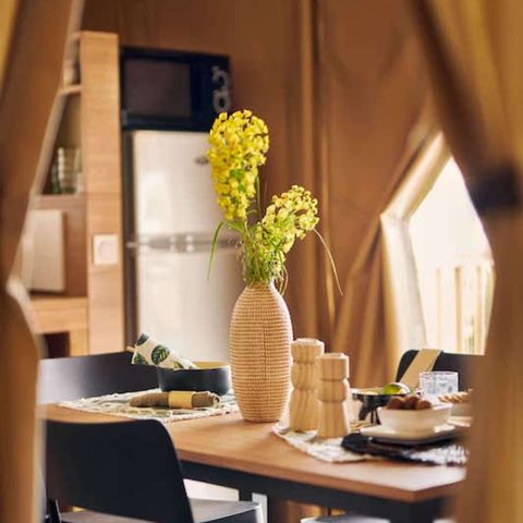 Tent van canvas en hout 4 personen - Jungle Lodge 2bed - badkamer