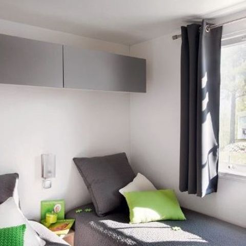 Stacaravan 4 personen - Confort 25m² (2 kamers) + TV + Terras - Zondag aangekomen
