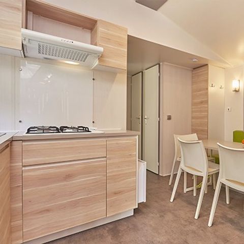 Stacaravan 6 personen - Comfort | 3 Slaapkamers | 6 Pers | Verhoogd terras | Airconditioning | TV