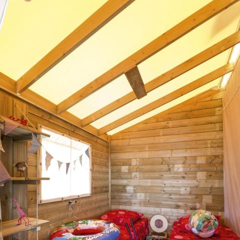 Safaritent 5 personen - C- Lodge Pilotis - 2 kamers 24m² met overdekt terras