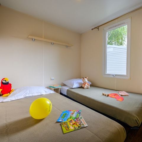 Stacaravan 4 personen - VRIJETIJDSVERBLIJF COMFORT 2 slaapkamers - 25 m² - terras met parasol voor 4 personen