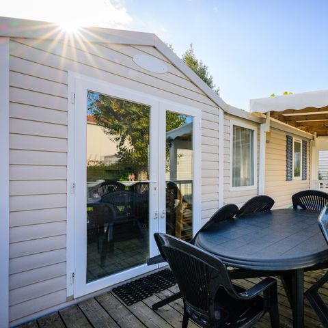 Stacaravan 6 personen - LOISIR CONFORT 3 sl.k. 6 pers. - 36m2 - overdekt terras