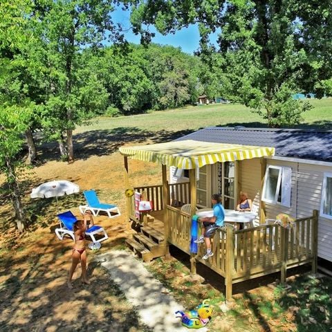 Stacaravan 8 personen - Homair stacaravans op camping La Guyonnière Classic XL | 3 slaapkamers | 6/8 personen | Verhoogd terras