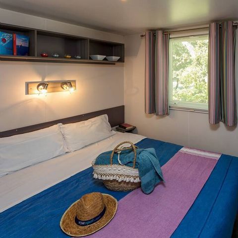 Stacaravan 6 personen - Klassiek | 2 Slaapkamers | 4/6 Pers | Verhoogd terras | 1 Badkamer | TV